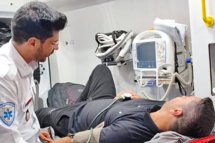 استفاده از نوشیدنی خنک حاوی کمی نمک برای گرمازدگی استفاده از نوشیدنی خنک حاوی کمی نمک برای گرمازدگی