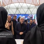 نگاه متفاوت وزیر به مسافران پاریس/ همه «پولها» در جیب بچه اول! نگاه متفاوت وزیر به مسافران پاریس/ همه «پولها» در جیب بچه اول!