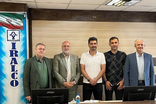 حسینی با آلومینیوم تمدید کرد/ مخالفت مدیران با انتقال به گل گهر حسینی با آلومینیوم تمدید کرد/ مخالفت مدیران با انتقال به گل گهر