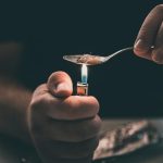 اعتیاد به هروئین چگونه ایجاد میشود؟ اعتیاد به هروئین چگونه ایجاد میشود؟