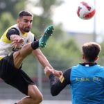 هواداران پرسپولیس مشتاق رونمایی از میلاد محمدی هستند هواداران پرسپولیس مشتاق رونمایی از میلاد محمدی هستند