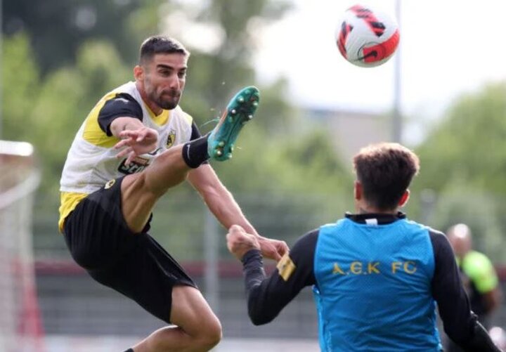هواداران پرسپولیس مشتاق رونمایی از میلاد محمدی هستند هواداران پرسپولیس مشتاق رونمایی از میلاد محمدی هستند