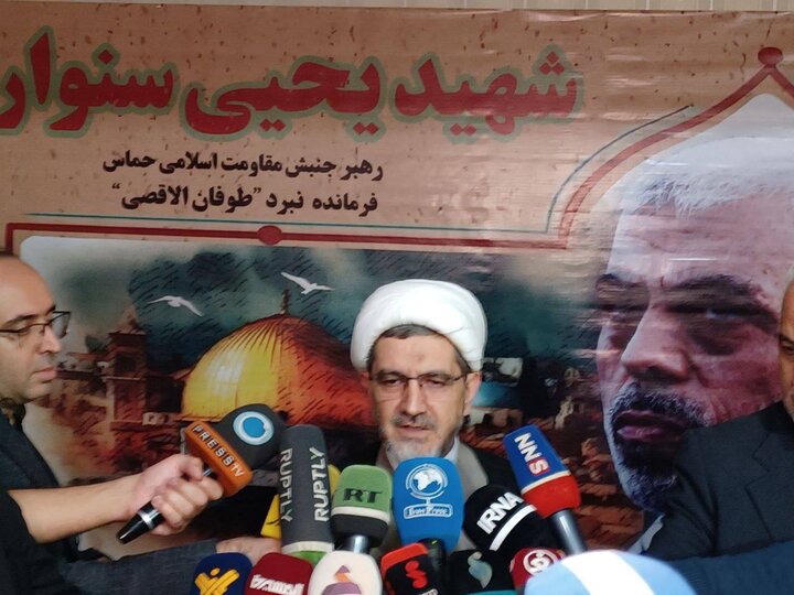 شهید سنوار تمام عمرش را در جهاد و در کنار مردم گذراند شهید سنوار تمام عمرش را در جهاد و در کنار مردم گذراند