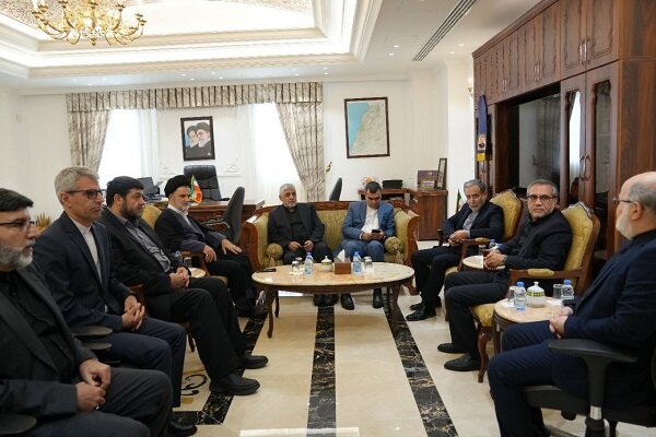 حضور عراقچی در سفارت جمهوری اسلامی ایران در لبنان حضور عراقچی در سفارت جمهوری اسلامی ایران در لبنان