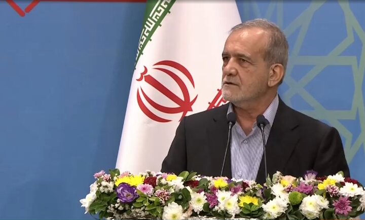 دانشگاه باید کشور را در قله علم، توانایی، هنر و تکنولوژی قرار دهد دانشگاه باید کشور را در قله علم، توانایی، هنر و تکنولوژی قرار دهد