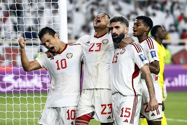 قطر به دست اماراتیها گلباران شد قطر به دست اماراتیها گلباران شد