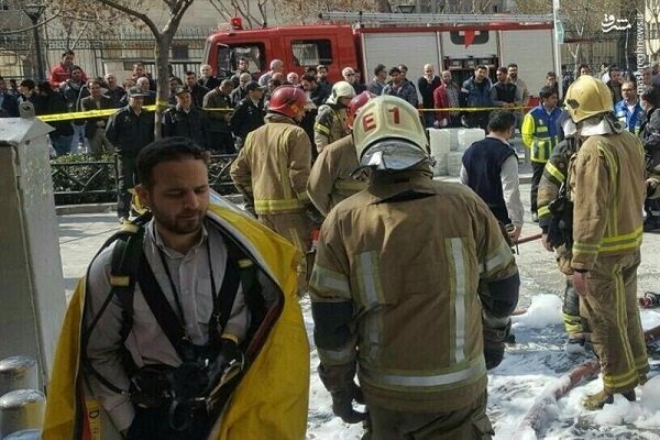 جزئیات آتشسوزی خیابان ناصر خسرو؛ سه طبقه از ساختمان طعمه حریق جزئیات آتشسوزی خیابان ناصر خسرو؛ سه طبقه از ساختمان طعمه حریق