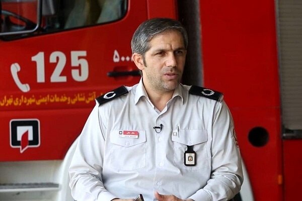 حادثه در پله برقی پل عابر برای یک نوجوان در بزرگراه محلاتی تهران حادثه در پله برقی پل عابر برای یک نوجوان در بزرگراه محلاتی تهران