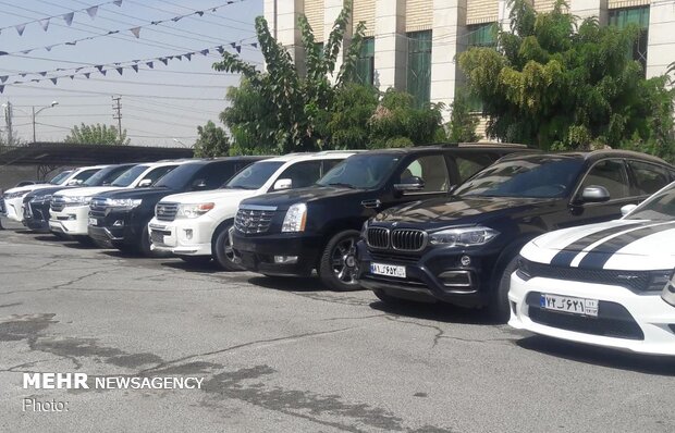 گمرک جزئیات جدیدی از پرونده خودروهای قاچاق در سال ۹۶ منتشر کرد گمرک جزئیات جدیدی از پرونده خودروهای قاچاق در سال ۹۶ منتشر کرد