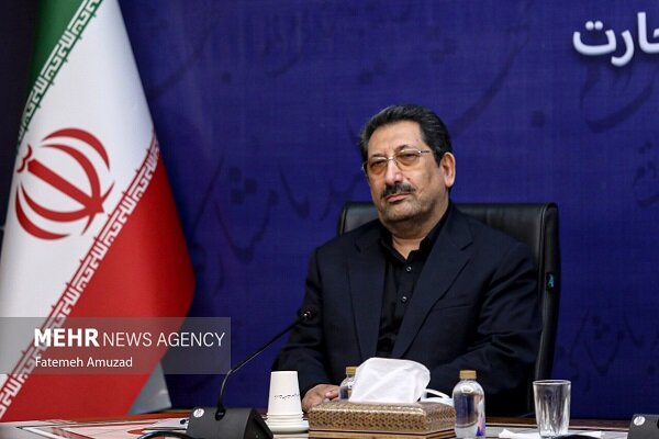 اتابک: ارز حاصل از صادرات باید در اختیار تولیدکننده باشد اتابک: ارز حاصل از صادرات باید در اختیار تولیدکننده باشد