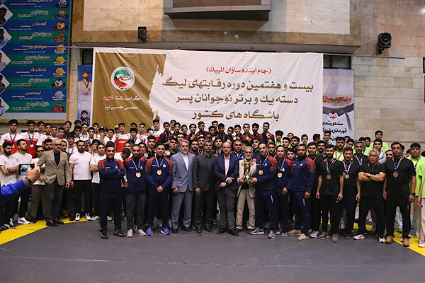 جام قهرمانی روی دستان نوجوانان زاگرس جنوبی جام قهرمانی روی دستان نوجوانان زاگرس جنوبی