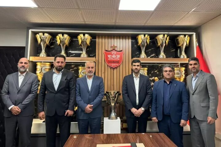 جلسه هیئت با دنیامالی؛ وزیر ورزش به پرسپولیسی ها قول مساعدت داد جلسه هیئت با دنیامالی؛ وزیر ورزش به پرسپولیسی ها قول مساعدت داد