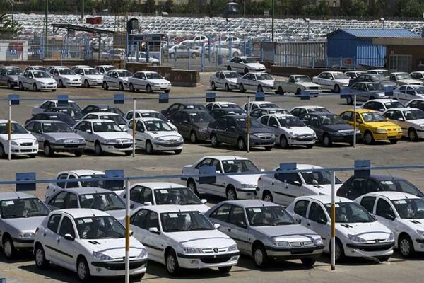 احتکار ۷۰۰ هزار دستگاه خودرو در پارکینگ منازل احتکار ۷۰۰ هزار دستگاه خودرو در پارکینگ منازل