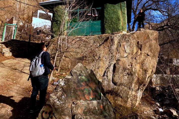 «آن روز که سنگ بارید»؛ مستندی که مسئولیت شهروندی را یادآوری میکند «آن روز که سنگ بارید»؛ مستندی که مسئولیت شهروندی را یادآوری میکند