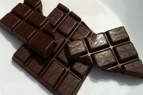 مصرف شکلات تلخ خطر ابتلا به دیابت را کاهش میدهد؟ مصرف شکلات تلخ خطر ابتلا به دیابت را کاهش میدهد؟