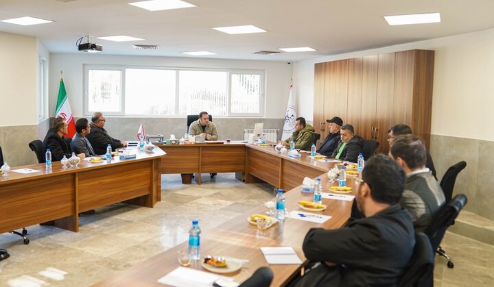 دبیر: به دنبال این باشید که کشتی بالا بیاید دبیر: به دنبال این باشید که کشتی بالا بیاید