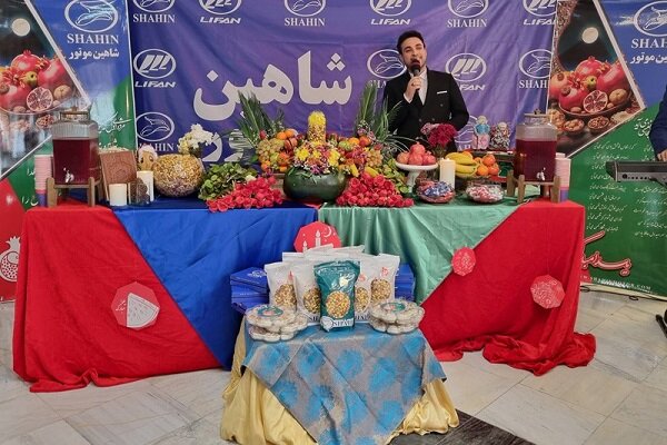 شاهین موتور سفیر شادی در خانه سالمندان شاهین موتور سفیر شادی در خانه سالمندان