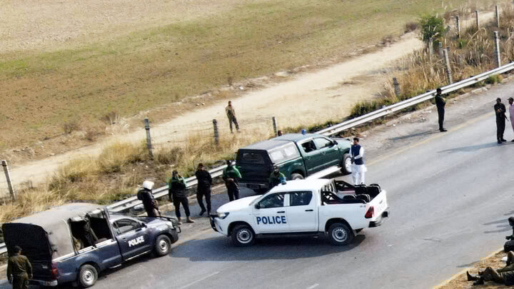 انفجار بمب کنار جادهای در شمال غربی پاکستان؛ ۳ نیروی امنیتی کشته شدند انفجار بمب کنار جادهای در شمال غربی پاکستان؛ ۳ نیروی امنیتی کشته شدند