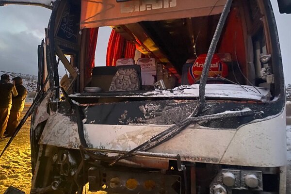 برخورد دو دستگاه اتوبوس در جاده رفسنجان – سرچشمه؛ ۸ مسافر مصدوم شدند برخورد دو دستگاه اتوبوس در جاده رفسنجان – سرچشمه؛ ۸ مسافر مصدوم شدند