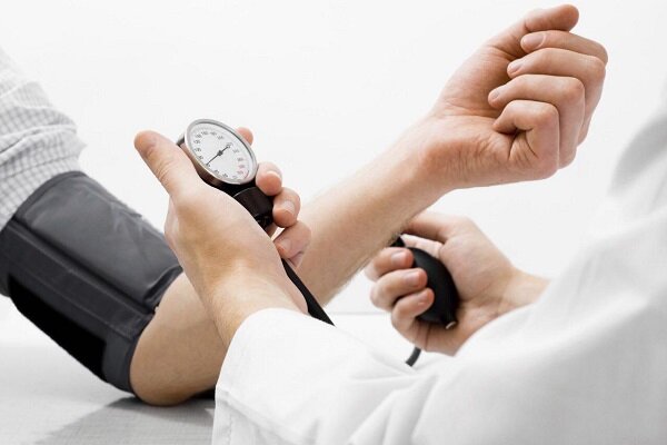 فشار خون را با توصیههای طب ایرانی کنترل کنید فشار خون را با توصیههای طب ایرانی کنترل کنید