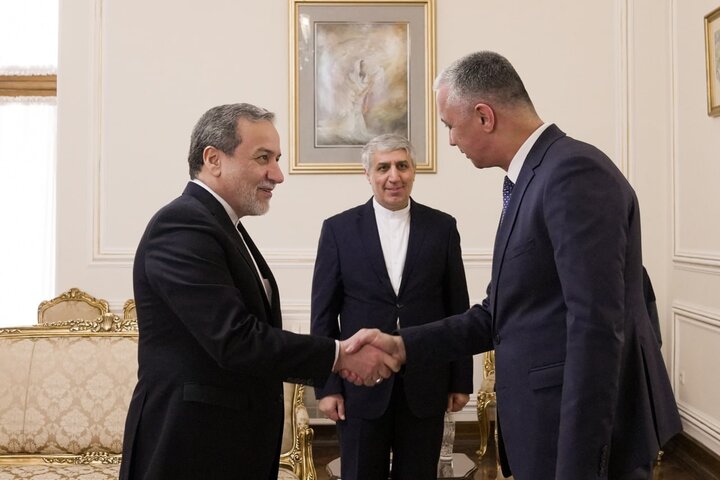 عراقچی: چشمانداز روابط ایران و تاجیکستان امیدبخش است عراقچی: چشمانداز روابط ایران و تاجیکستان امیدبخش است