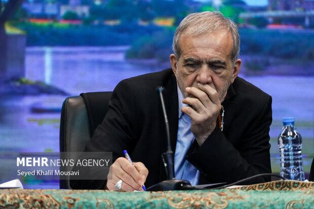 احساس زندانی شدن دارم اما از سویی لذتبخش است احساس زندانی شدن دارم اما از سویی لذتبخش است