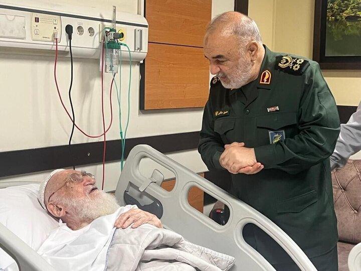عیادت فرمانده کل سپاه از آیت الله نوری همدانی عیادت فرمانده کل سپاه از آیت الله نوری همدانی