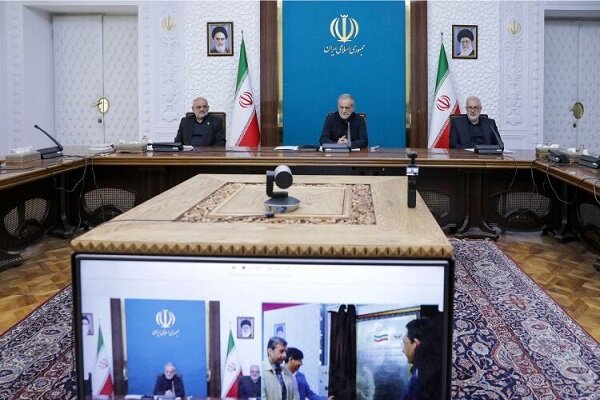 افتتاح فاز نخست بزرگترین نیروگاه خورشیدی متمرکز کشور در اصفهان افتتاح فاز نخست بزرگترین نیروگاه خورشیدی متمرکز کشور در اصفهان