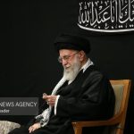 بازتاب حضور مقام معظم رهبری در مراسم شب عاشورا در رسانههای غربی بازتاب حضور مقام معظم رهبری در مراسم شب عاشورا در رسانههای غربی