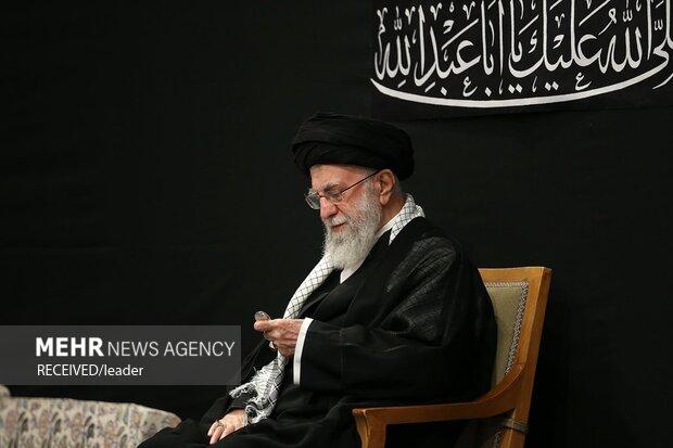 بازتاب حضور مقام معظم رهبری در مراسم شب عاشورا در رسانههای غربی بازتاب حضور مقام معظم رهبری در مراسم شب عاشورا در رسانههای غربی