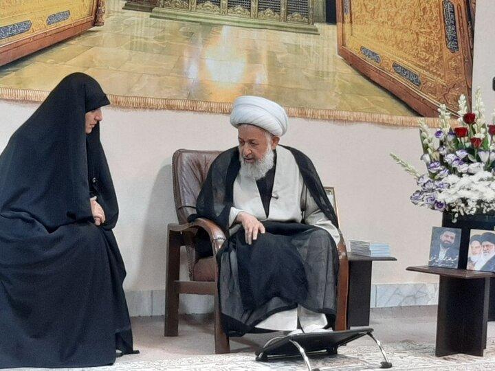 دیدار معاون امور زنان و خانواده رییس جمهور با پدر دو شهید جنگ ۱۲ روزه دیدار معاون امور زنان و خانواده رییس جمهور با پدر دو شهید جنگ ۱۲ روزه