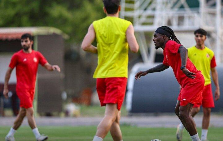 توضیح باشگاه پرسپولیس در مورد محرومیت مهاجم جدیدش توضیح باشگاه پرسپولیس در مورد محرومیت مهاجم جدیدش