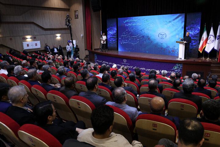پزشکیان: آغوش دولت به روی جهادگران و دانشمندان باز است پزشکیان: آغوش دولت به روی جهادگران و دانشمندان باز است