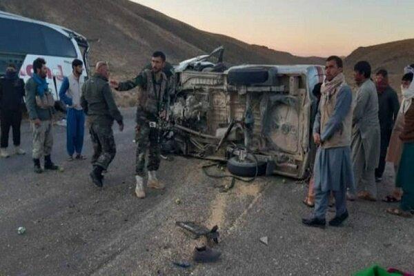 یک کشته و ۱۴ زخمی در تصادف جادهای در مرکز افغانستان یک کشته و ۱۴ زخمی در تصادف جادهای در مرکز افغانستان