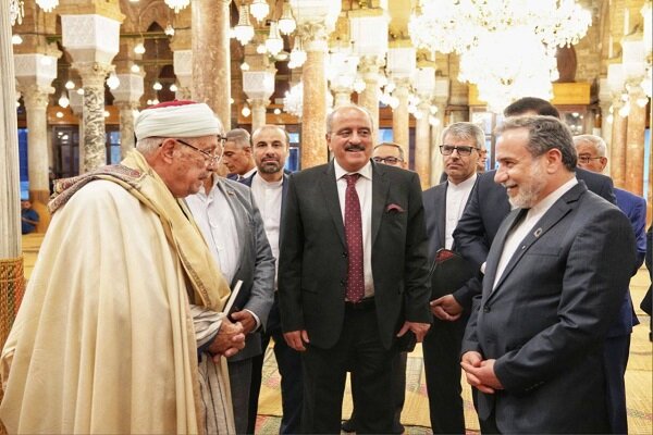 بازدید وزیر امور خارجه از مسجد جامع الزیتونه و دیدار با مفتی کل تونس بازدید وزیر امور خارجه از مسجد جامع الزیتونه و دیدار با مفتی کل تونس
