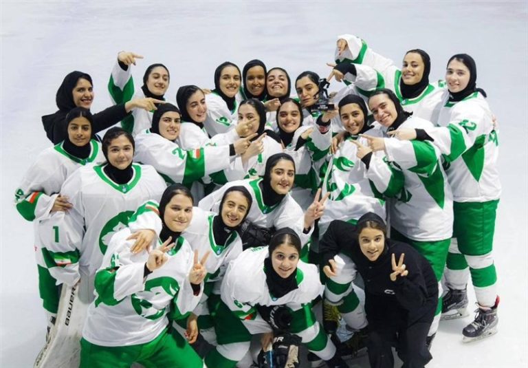 حضور دو بازیکن هاکی روی یخ جوانان دختر در لیگ مجارستان حضور دو بازیکن هاکی روی یخ جوانان دختر در لیگ مجارستان