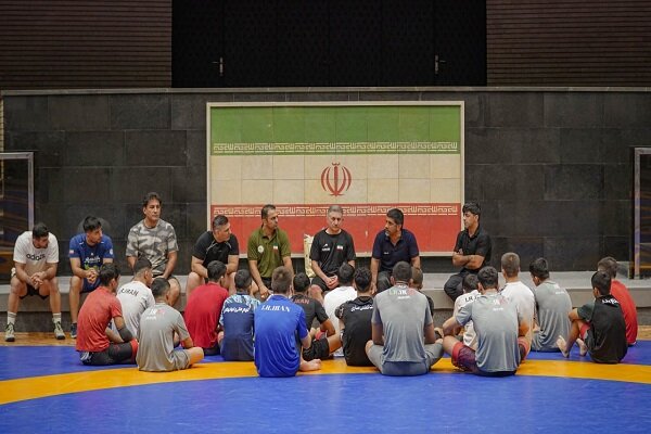 دبیر در دیدار با آزادکاران جوان: هدف نهایی مدال طلای المپیک است دبیر در دیدار با آزادکاران جوان: هدف نهایی مدال طلای المپیک است
