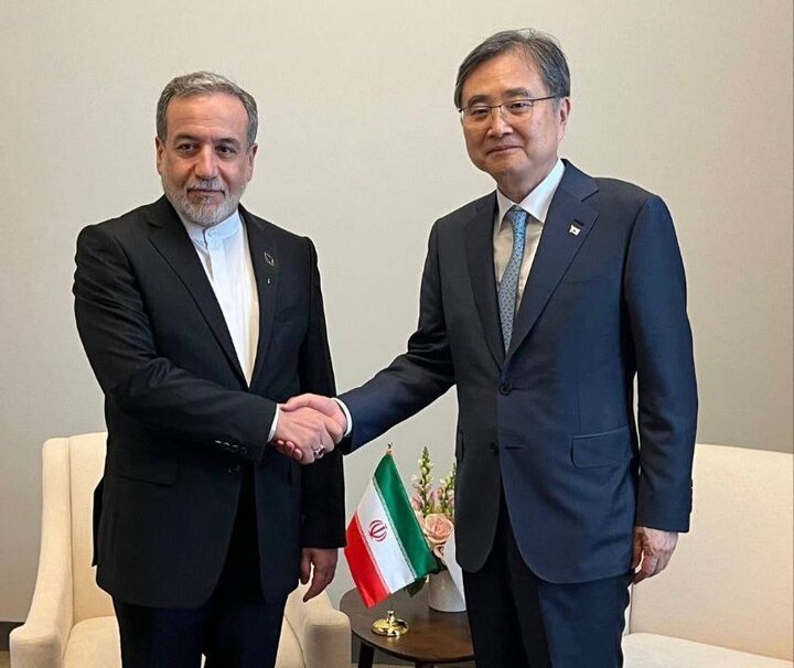 دیدار عراقچی با وزیر خارجه کره جنوبی دیدار عراقچی با وزیر خارجه کره جنوبی