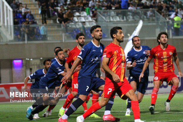 توضیح بازیکن گل گهر در مورد درگیری اش با کاپیتان پرسپولیس توضیح بازیکن گل گهر در مورد درگیری اش با کاپیتان پرسپولیس