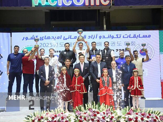 پایان جام دوستی ایران و کره با قهرمانی تهرانیها پایان جام دوستی ایران و کره با قهرمانی تهرانیها