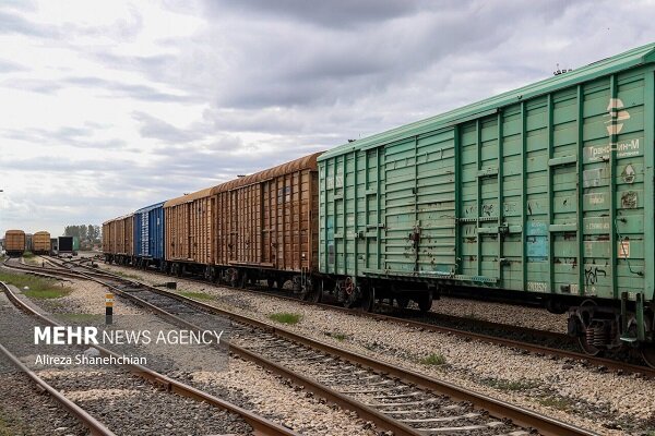 امکان واردات خودرو با قطار فراهم شد امکان واردات خودرو با قطار فراهم شد