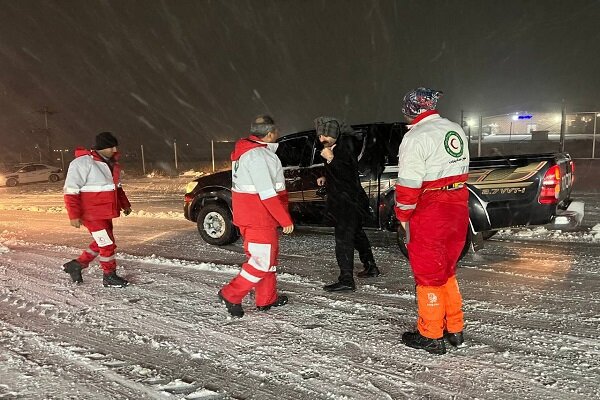 فوت ۱۰ نفر در برف و کولاک؛ امدادرسانی به ۲۵ هزار نفر توسط هلال احمر