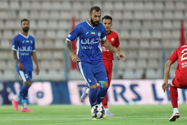 تساوی استقلال و تراکتور در نیمه نخست