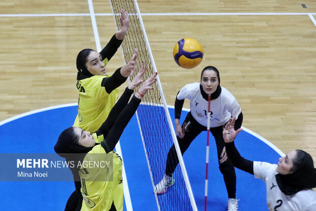 لیگ برتر والیبال بانوان هم به تعویق افتاد