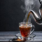 نوشیدن چای داغ در اول صبح به بهبود عفونت و تمیز شدن معده کمک میکند؟ نوشیدن چای داغ در اول صبح به بهبود عفونت و تمیز شدن معده کمک میکند؟