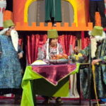 اجرای یک نمایش کودکانه