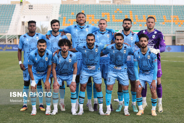 برگزاری دیدار چادرملو و پیکان با حضور هواداران