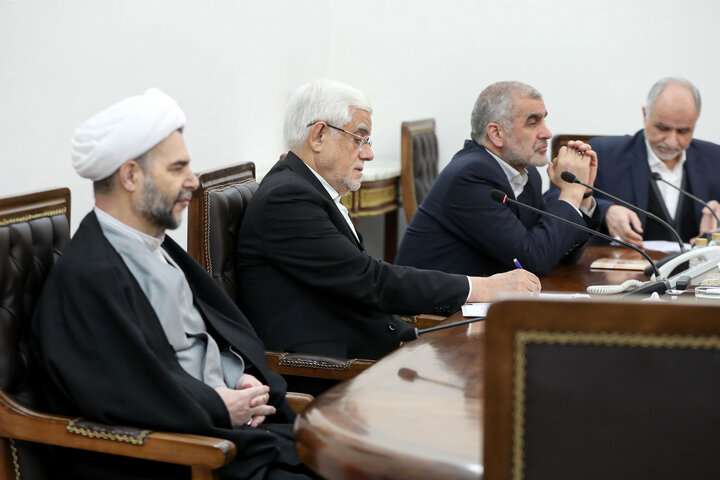 تاکید عارف بر رسیدگی به آسیب دیدگان و خانواده جانباختگان حوادث دی‌ماه