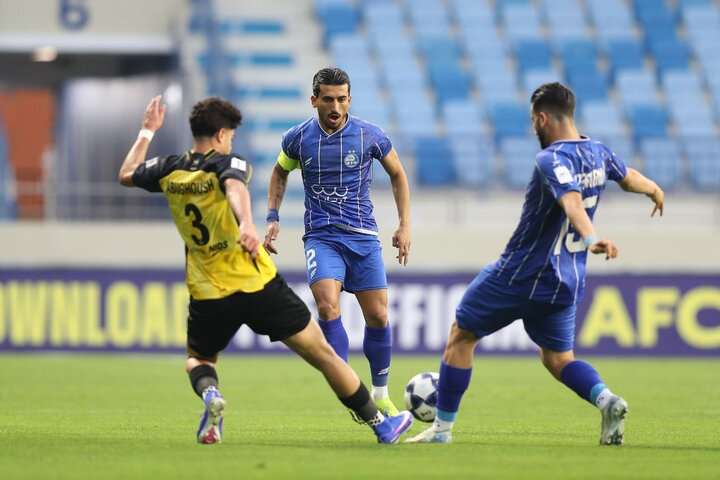 تساوی استقلال و الحسین در نیمه اول؛ ابولیلا مانع از گلزنی آبی‌ها شد