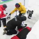 دفنِ داوطلبانه زیر برف برای سنجش یک کوله‌پشتی نجات‌بخش